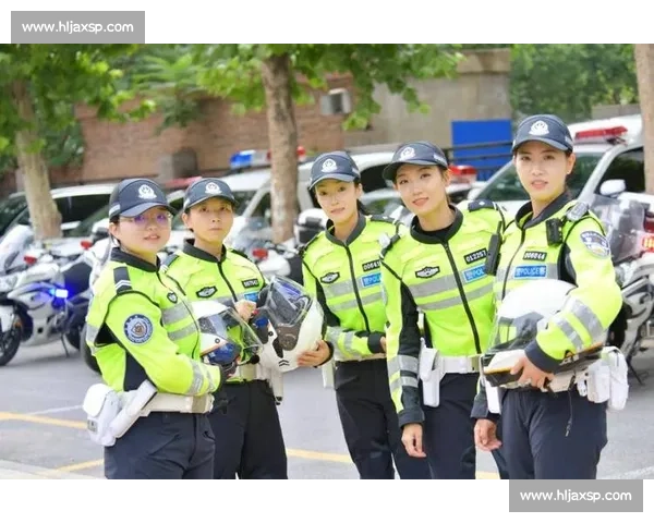 铁骑玫瑰护赛场:苏超女骑警的刚柔担当 铁骑玫瑰护赛场:苏超女骑警的刚柔担当