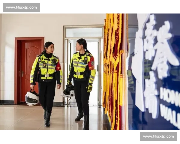 铁骑玫瑰护赛场:苏超女骑警的刚柔担当 铁骑玫瑰护赛场:苏超女骑警的刚柔担当