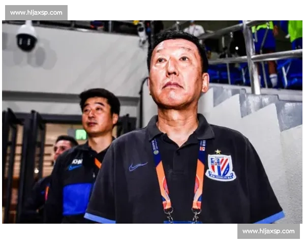 申花翻译周欣更衣室拍桌怒吼 全队誓言战斗到底